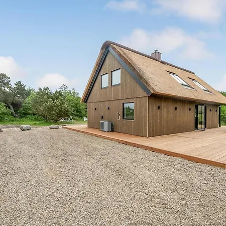 Three-bedroom Holiday In *