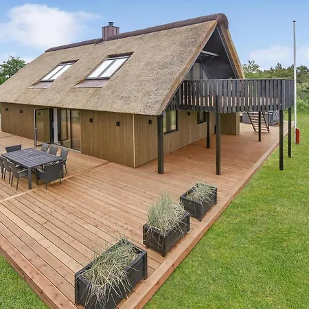 Dom wakacyjny Three-bedroom Holiday In Blåvand