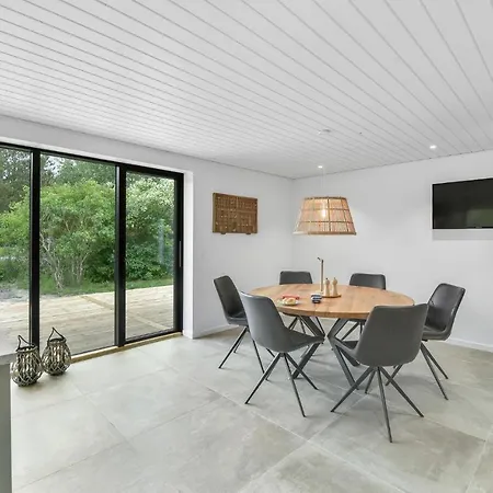 Dom wakacyjny Three-bedroom Holiday In