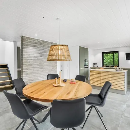 Three-bedroom Holiday In