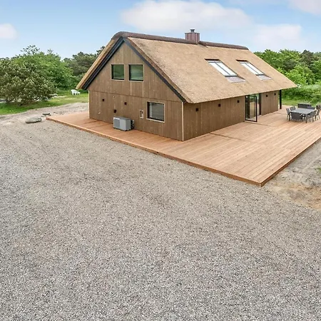 Three-bedroom Holiday In *