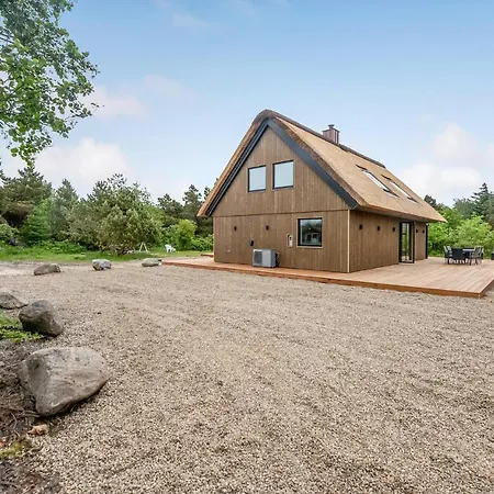 Dom wakacyjny Three-bedroom Holiday In Blåvand