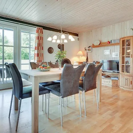 Dom wakacyjny Three-bedroom Holiday In *